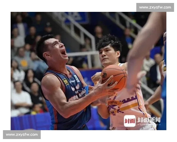 四川男篮新秀首训别开生面:笔墨启新章,书写篮球新未来 四川男篮新秀首训别开生面:笔墨启新章,书写篮球新未来